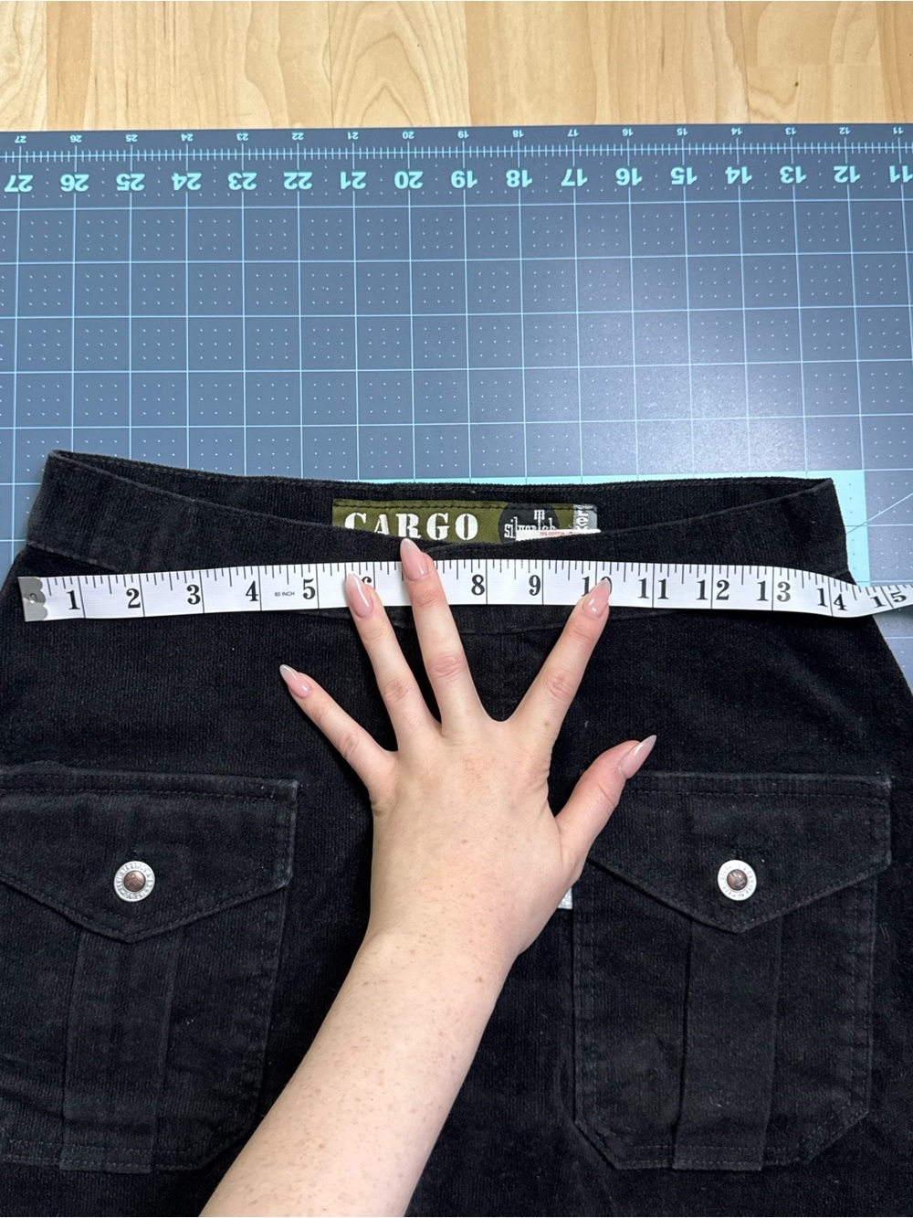 vintage Levi's SilverTab black corduroy cargo mini skirt - Picture 4 of 6